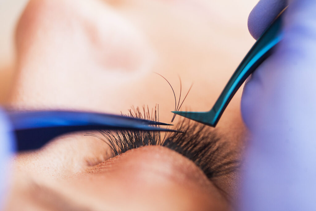 eyelashes-extension-course-in-london